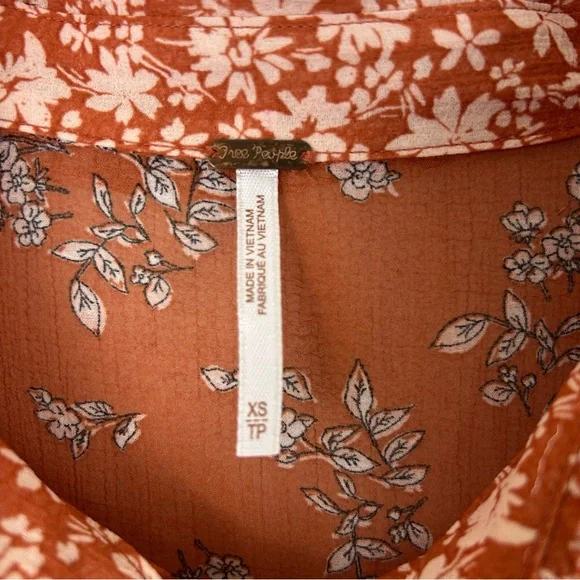 Free People Serena Printed Bell Sleeve Button Down Blouse Rust Size XS - Picture 4 of 6